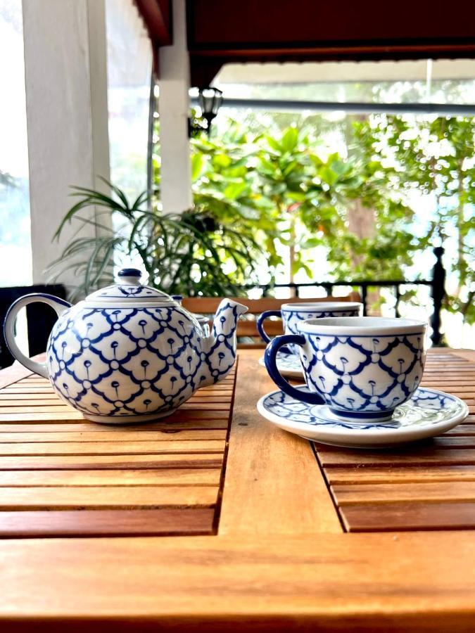 - Outdoor Net On The - Working Desk Lipa Noi
