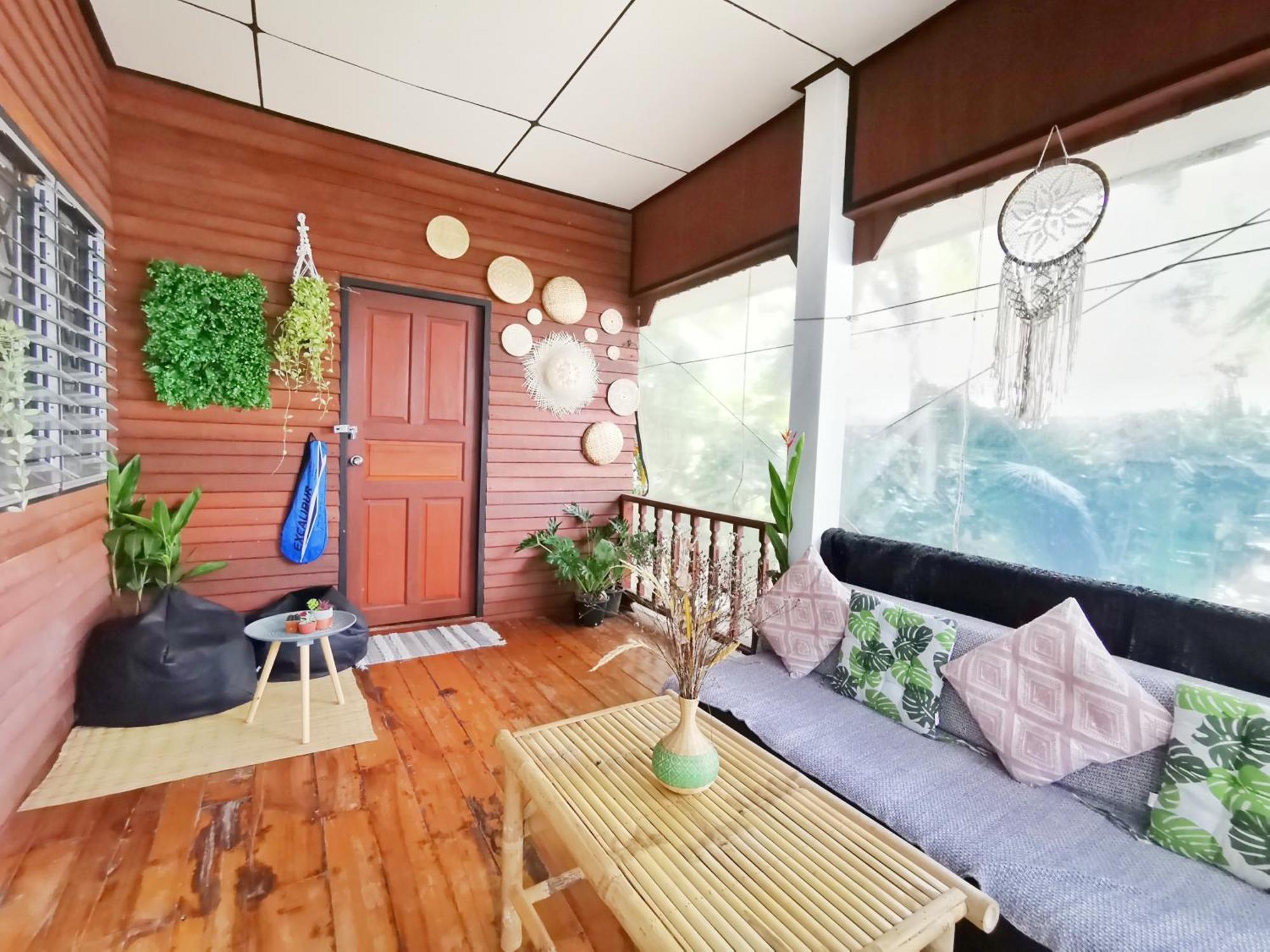 - Outdoor Net On The - Working Desk Lipa Noi